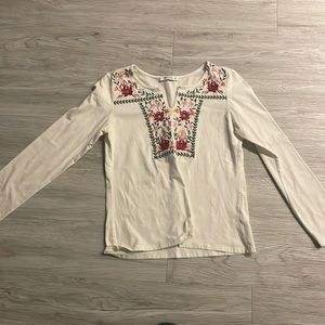 White quarter length sleeve top with flowers - medium